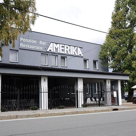 Restaurace A Hotel Amerika ฮาวิรอฟ ภายนอก รูปภาพ